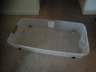 Toy/clothes storage on wheels