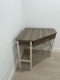 Corner desk