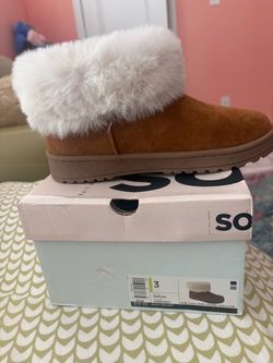 New girls boots $20