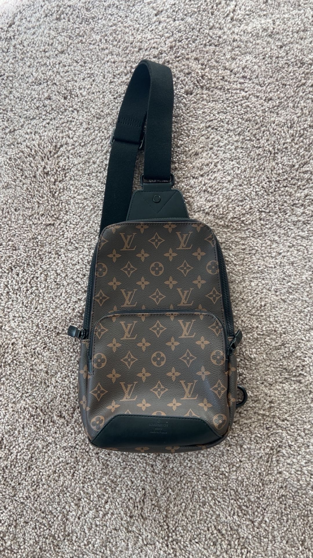 Louis Vuitton Avenue Sling Leather Bag