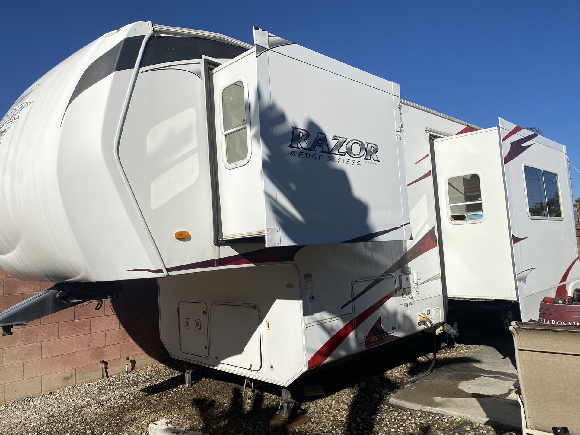 2009 Heartland Razor Toy Hauler 33 Ft