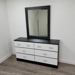 Dresser With Mirror // Cómoda Con Espejo 