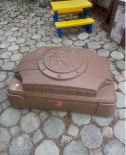 Kids  Step 2 Naturally Play Full Sandbox like new 45.00