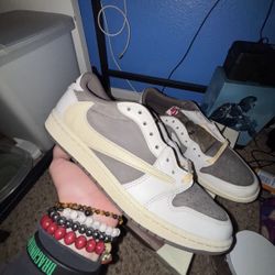 Jordan 1 Low Reverse Mocha