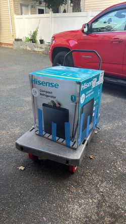 Hisense 1.6 Cu Ft Mini Fridge – Black, Like New in Box