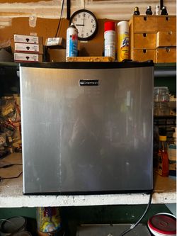 Mini fridge Emerson