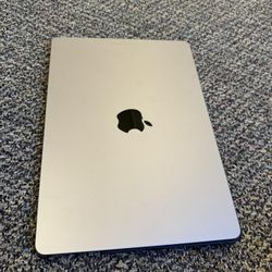 Apple 13" MacBook Air (199)24