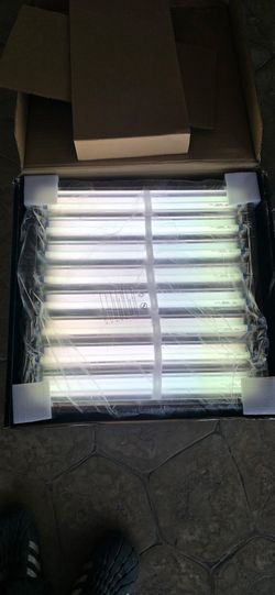 FLUORESCENT GROW LIGHTS