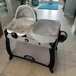 Bassinet Playpen (Graco Pack, And Play