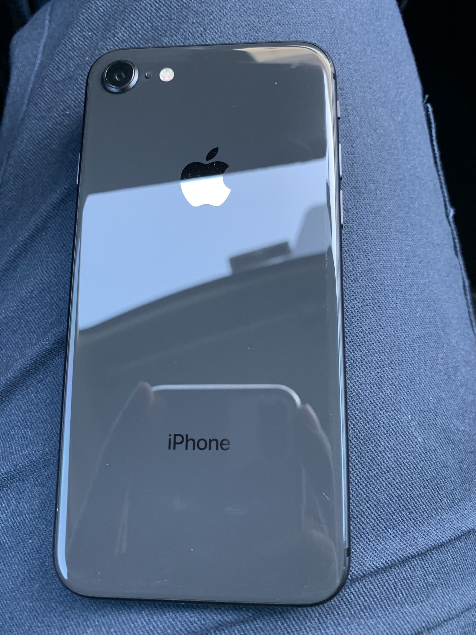 UNLOCKED IPHONE 8 / LOW PRICES