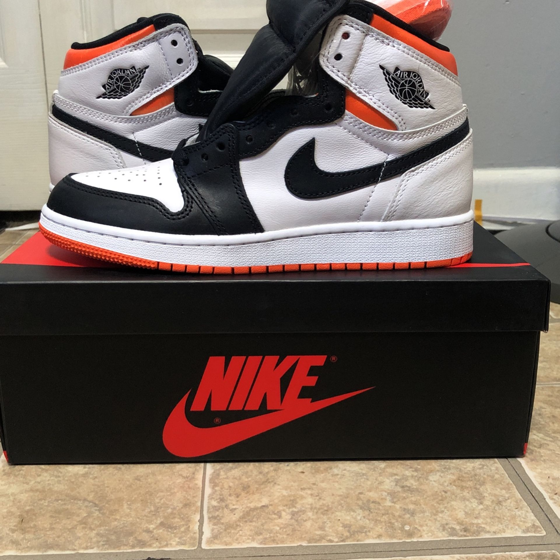 Jordan 1 Electro Orange