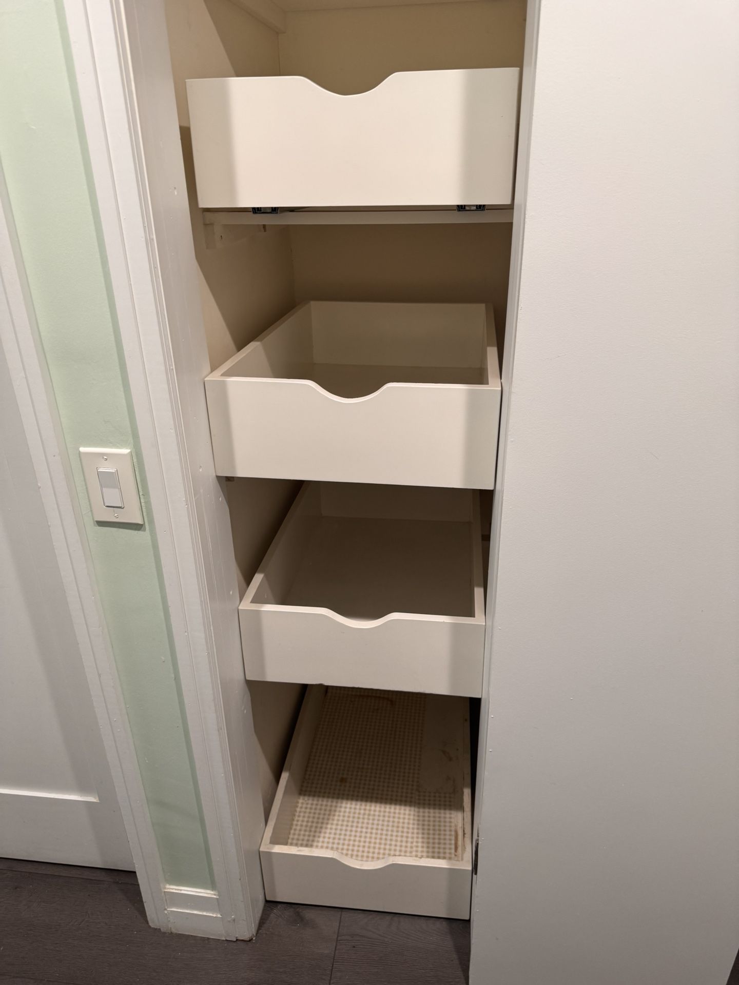 Custom Handmade Pull-Out Drawers โ Heavy Duty & Smooth Glide
