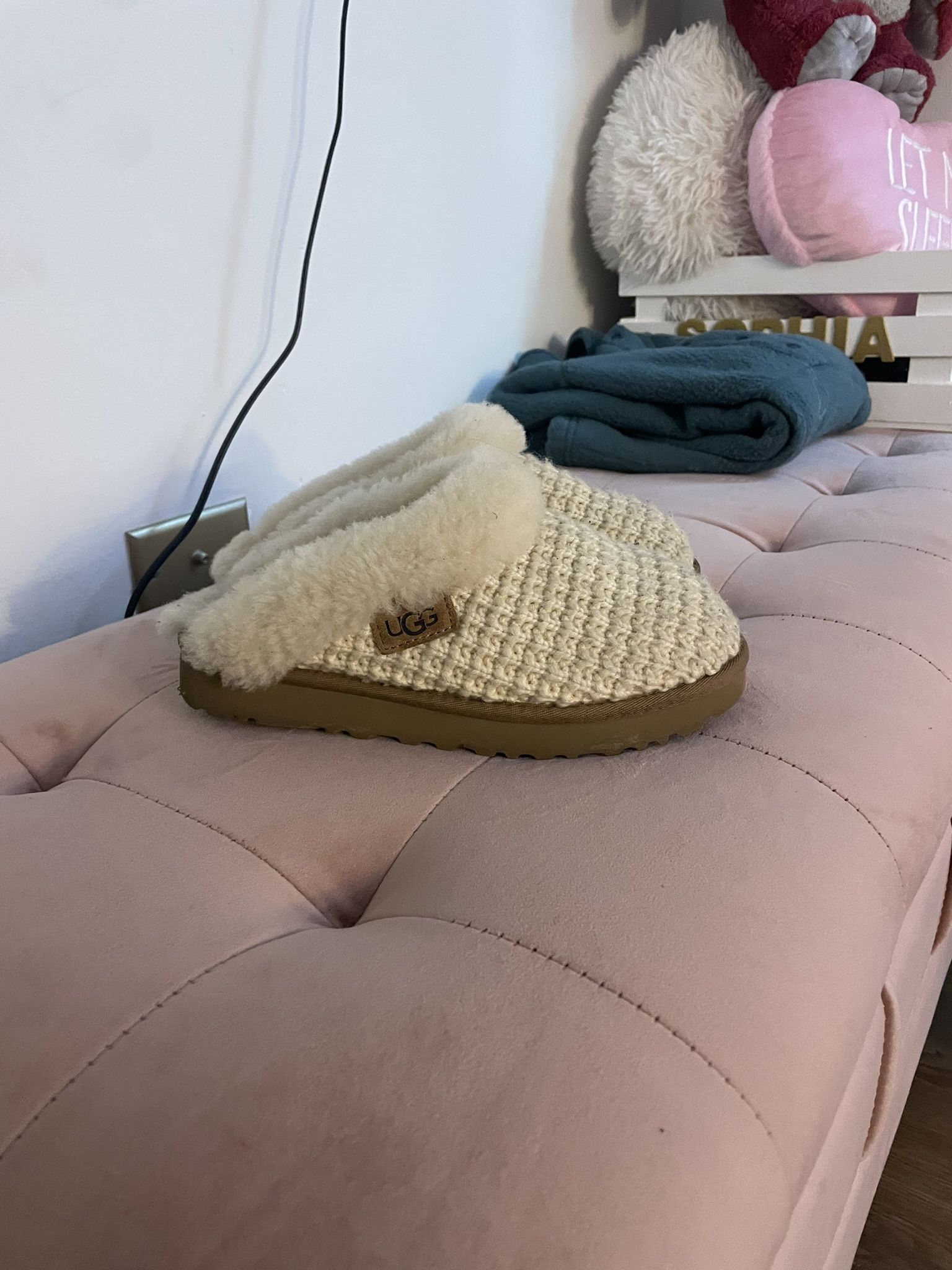 Woman's Slip On Uggs Size 6