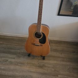 MITCHELL ACOUSTIC GUITAR