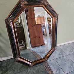 Beautiful  Mirror!! Beautiful Decord!