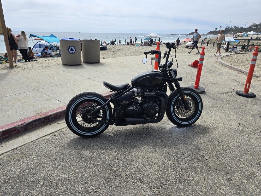 2019 Triumph Bobber black