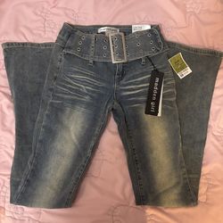 low rise bootcut jeans w/ belt