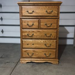 solid oak chest/American Heirloom Furniture/Make Me An Offer