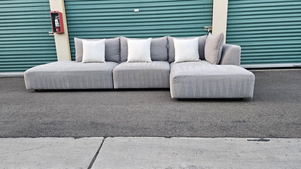 FREE DELIVERY!!! Costco "Macon" 3pc Modular Sectional Couch ($1.5K Retail...50% OFF!!!)