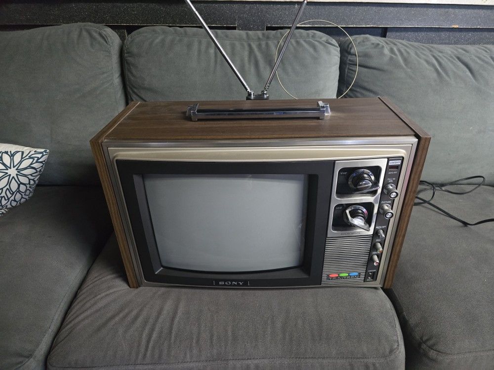 VINTAGE SONY TRINITRON KV-1214 UHF VHF 12” COLOR TV WOOD CASE 1976 WORKS!