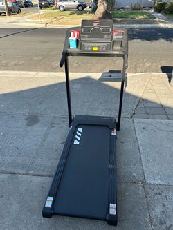Brand new heavy duties, automatic incline, running treadmill worth 600