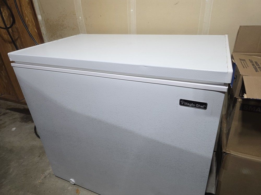 7.0 cu. ft. Chest Freezer in White
by
Magic Chef