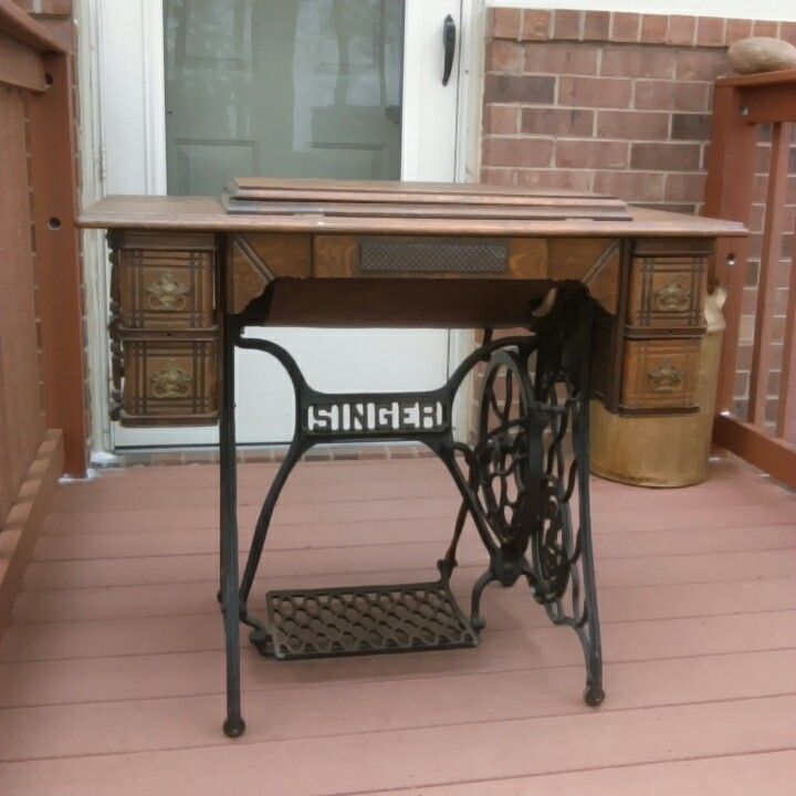 OLD ANTIQUE SINGER SEWING MACHINE