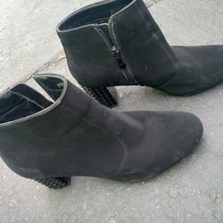 Womans Dress Boots Size 8