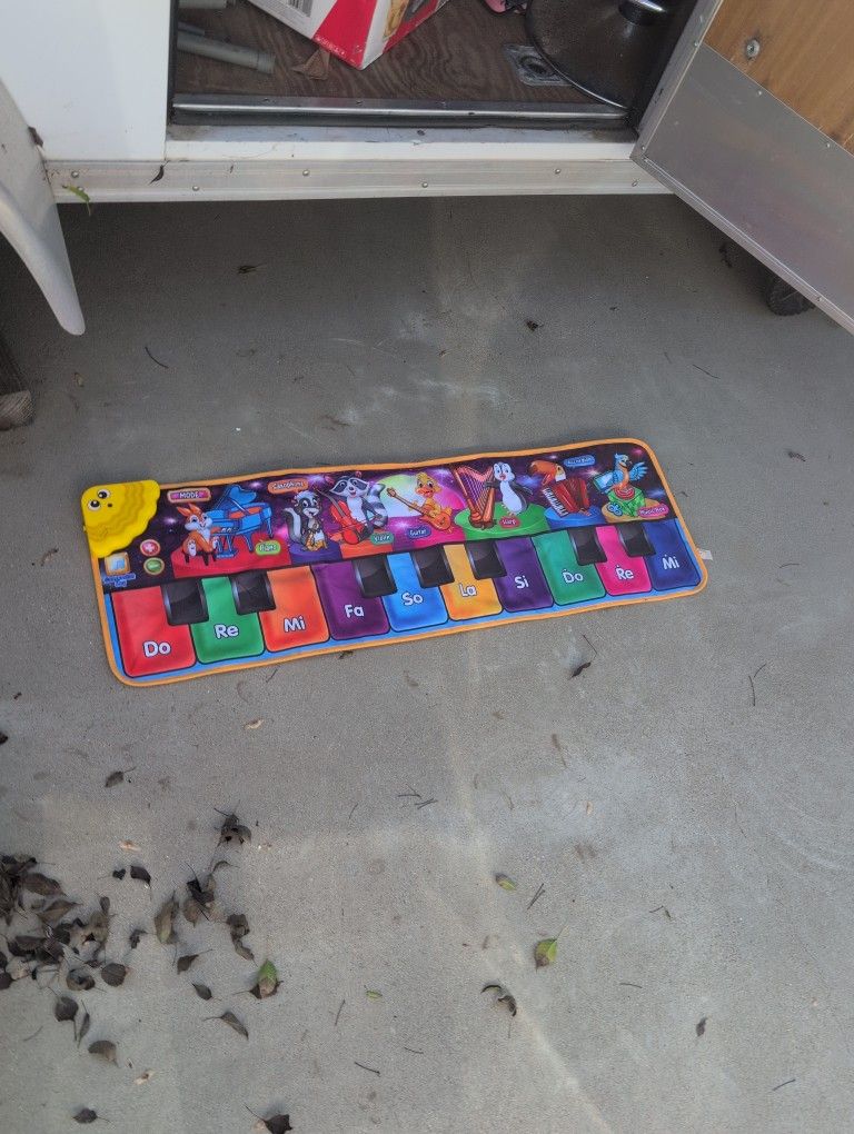 Musical Piano Like New 5$