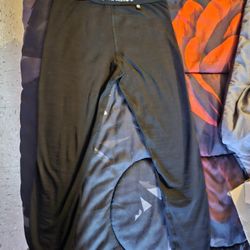 BLACK CHROME HEART LEGGINGS SIZE MEDIUM