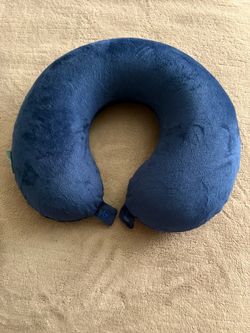 Memory foam neck travel pillow
