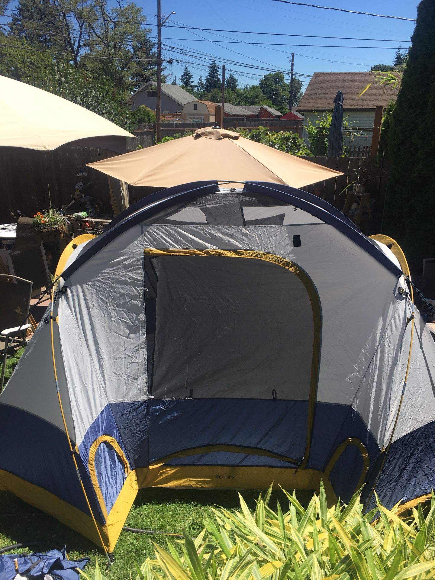 Columbia 寝袋 Outdoor Camping Equipment Columbia Bugaboo tent. A comfortable place to put up a tent