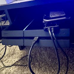 Sony PlayStation 4 Console + 1 Controller – Used