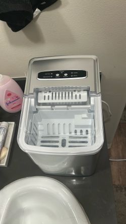 Insignia Ice Maker
