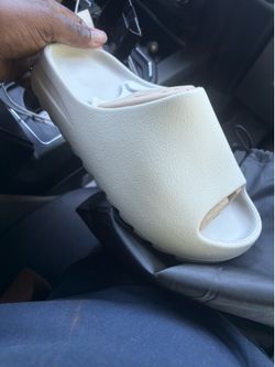 Yezzy slide cream Sz 10