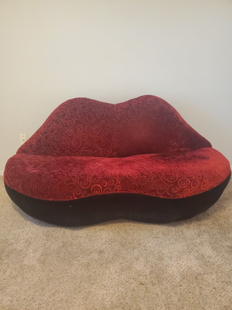 Red Lips Sofa