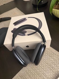 AirPods Max with Smart Case