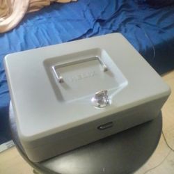 HELIX Basic Metal Lock Box w/ Key