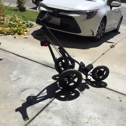 Three Wheel Golf Cart  Light weight easy to carry Very Good Condition