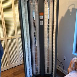 Photo-Light Therapy 8 Bulb Skin Treatment by Daavlin