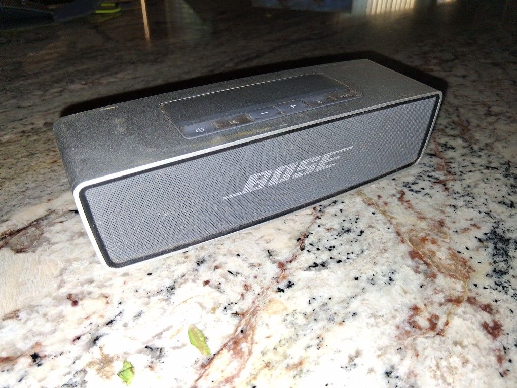 Small Bose Speaker Bluetooth Great Sound $35 Very Firm
