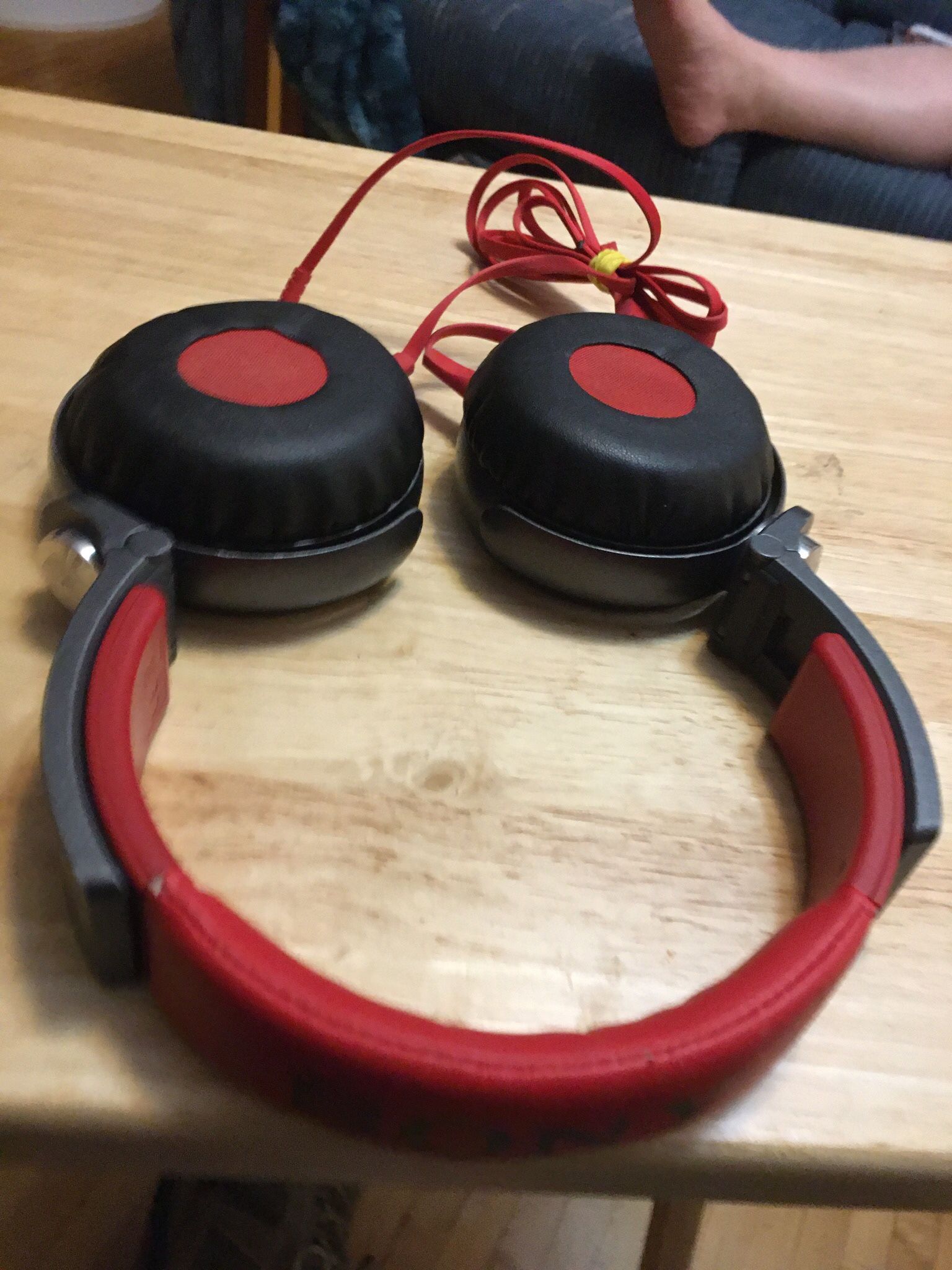 red/black sony plug in headphones