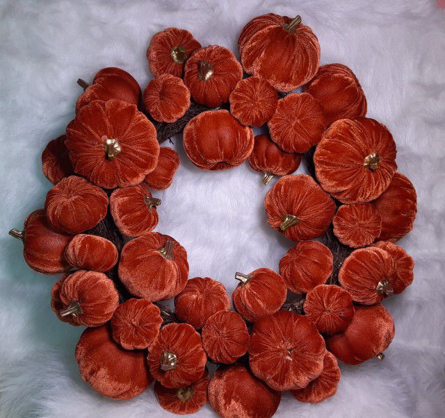 Orange Velvet Little Pumpkins Wreath

22"