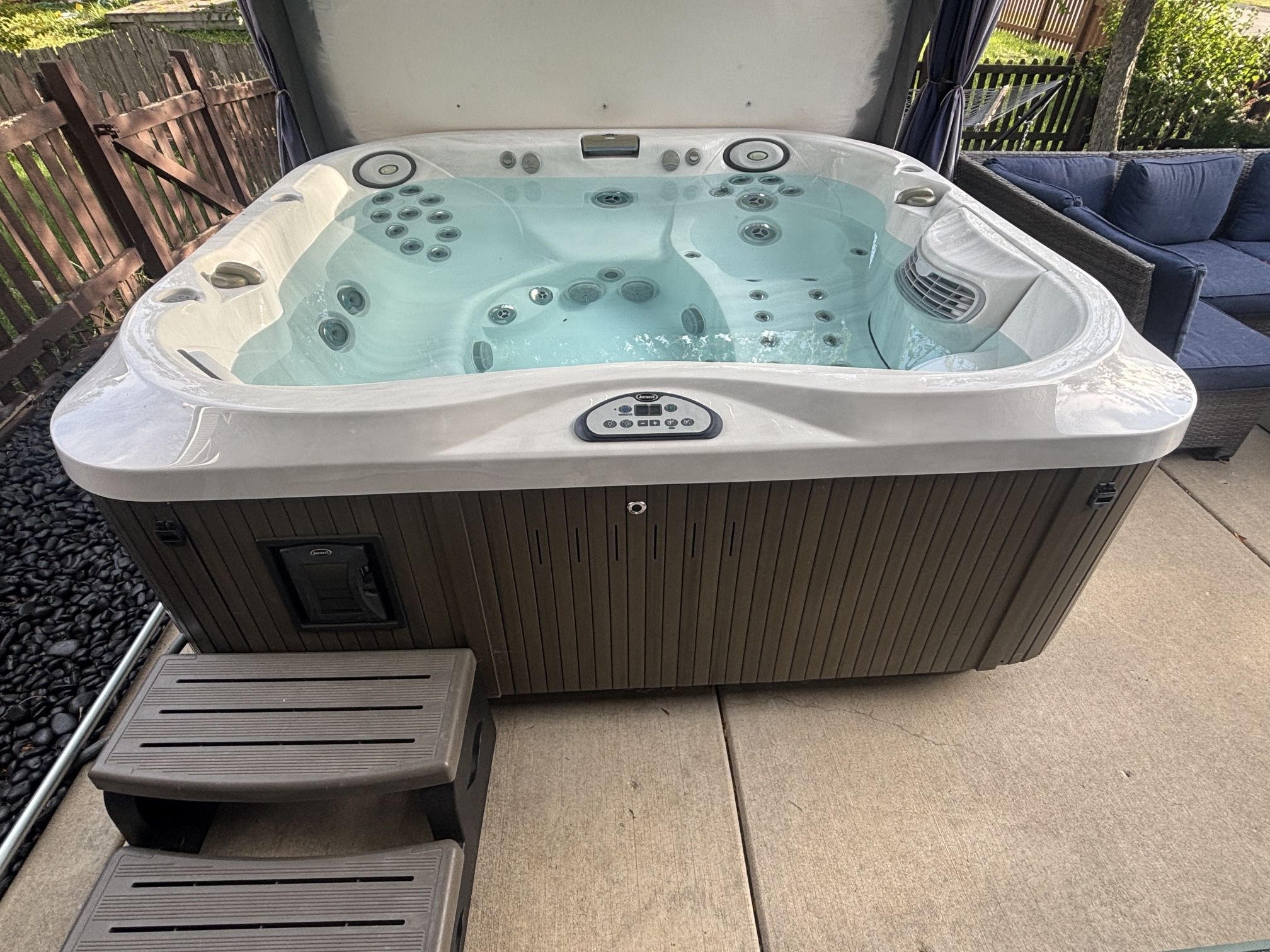 Jacuzzi J-355 Hot Tub – Fully Functional, Extras Included