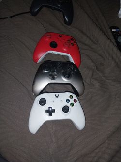 Xbox One Wireless Controllers (Lot of 3)