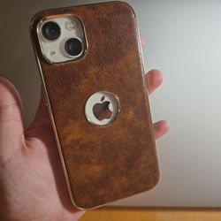 White iPhone 13 128Gb Unlocked 100% Battery w/ Leather Case & Screen Protector