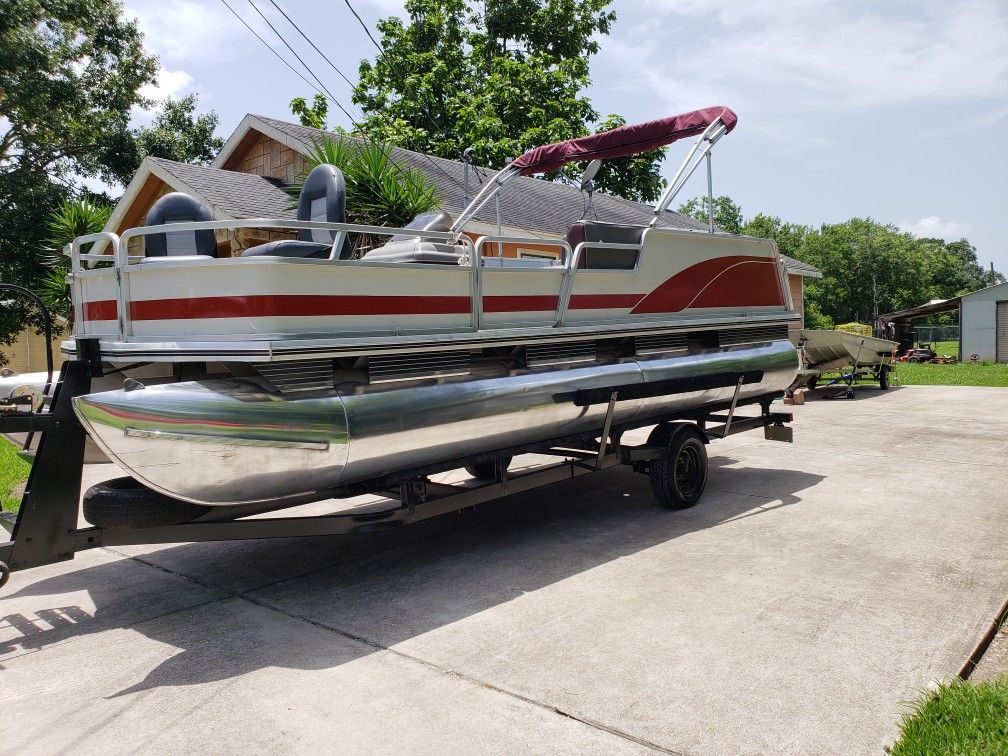 1999 SunTracker pontoon