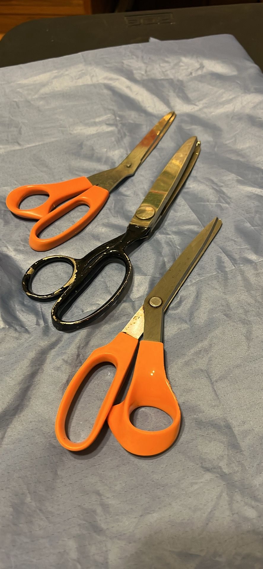 3 Pairs Of Scissors And 1 Stickers Remover