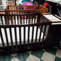 Baby Crib with Changing Table 