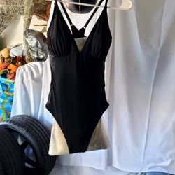 XS WOMEN's SWIMWEAR
